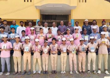 “வாசிப்பை வசமாக்கும் வருங்காலத் தூண்கள்!” – அல்-அமீன் பள்ளியில் 24 புத்தகங்களை அலசி ஆராய்ந்து மாணவர்கள் அசத்தல்!