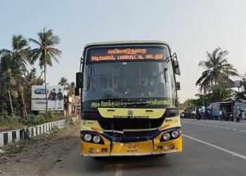திருவாரூரில் பள்ளி மாணவர்களை ஏற்றிச் சென்ற ஆட்டோ மீது, அதிவேகமாக வந்த அரசு பேருந்து மோதி விபத்து