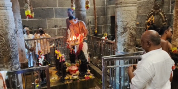 மயிலாடுதுறை மாயூரநாதர் ஆலயத்தில்  உள்ள  சனீஸ்வர பகவான் சனி பெயர்ச்சி விழா