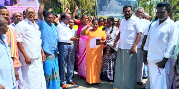 பெருகவாழ்ந்தான் 100ஆண்காலமாக  சுடுகாட்டிற்கு பாலம் அமைத்து தராத அதிகாரிகளை கண்டித்து சாலை மறியல்