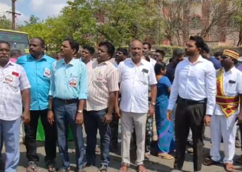 என் வாக்கு விற்பனைக்கு அல்ல, 100சதவிகிதம் வாக்களிக்க வேண்டும் என்பதை வலியுறுத்தி விழிப்புணர்வு ஸ்டிக்கர்