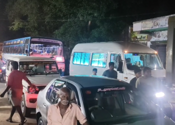 சாலை விபத்தில் படுகாயம் அடைந்து தஞ்சை அரசு மருத்துவமனையில் குடும்பத்தினர் சாலை மறியல் போராட்டம்