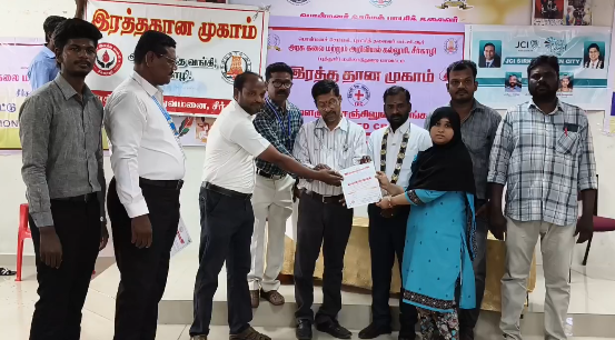 சீர்காழி அருகே அரசு கல்லூரியில் ரத்ததான முகாம் திரளான மாணவர்கள் கலந்து கொண்டு ரத்த தானம்