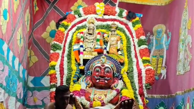 திருவாரூர் தியாகராஜசுவாமி்ஆலயத்தில் கடந்த 6ஆம்தேதி் கொடி்ஏற்றத்துடன் துவங்கி பங்குனி்உத்திரபெருவிழா