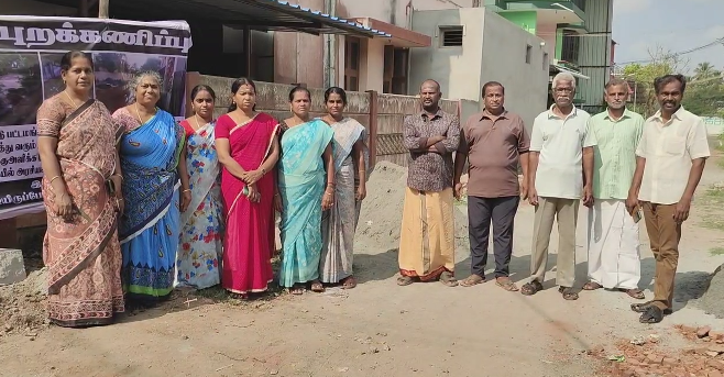 மயிலாடுதுறையில் 35-வது வார்டில் அதிகாரிகள் அடிப்படை வசதிகளை செய்துதராததை கண்டித்து தேர்தல் புறக்கணிப்பு