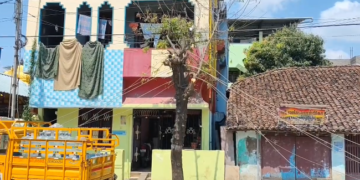 திருவாரூர் ஆழித்தேர் திருவிழா சிறப்பாக நடத்த மரங்களை மொட்டையாக்கி வேண்டுதலை நிறைவேற்றும் அதிகாரிகள்