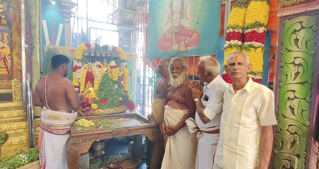 ஆவடி அருகே பழமை வாய்ந்த ஆஞ்சநேயர் ஆலயத்தில் 10.008வடை மாலை அணிவித்துராம நவமி சிறப்பு பூஜை