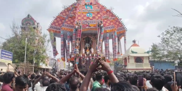 ஆழித்தேரோட்டத்தில் இரண்டு லட்சத்திற்கும் மேலாக குவிந்த பக்தர்கள் கூட்டம்