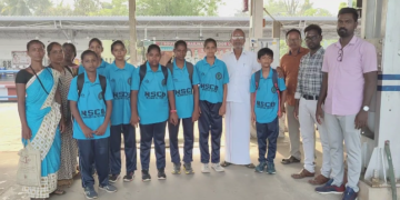 சத்தீஸ்கரில் கேலோ இந்தியா விளையாட்டுப்போட்டியில் தமிழ்நாடுஅணி சார்பில் நரிக்குறவர் சமுதாயத்தை சேர்ந்த 7 மாணவர்களை அனுப்பினர்