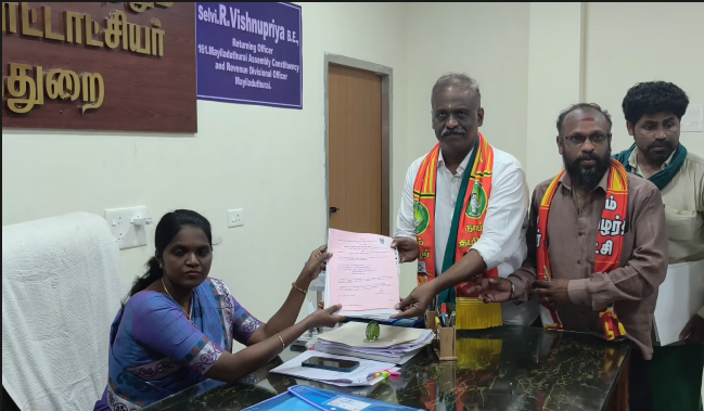 மயிலாடுதுறை சட்டமன்ற தொகுதிக்கு முதல் மனுவாக நாம் தமிழர் கட்சி வேட்பாளர் காசிராமன் வேட்பு மனு