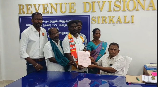 சீர்காழி தொகுதி நாம் தமிழர் கட்சி வேட்பாளர் மாட்டு வண்டியில் பேரணியாக வந்து வேட்பு மனு