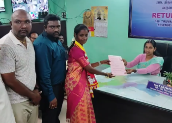 திருவாரூரில் தமிழ்த்தென்றல் திருவிக சிலைக்கு மாலை அணிவித்த பின் பேரணியாக சென்று வேட்பு மனு
