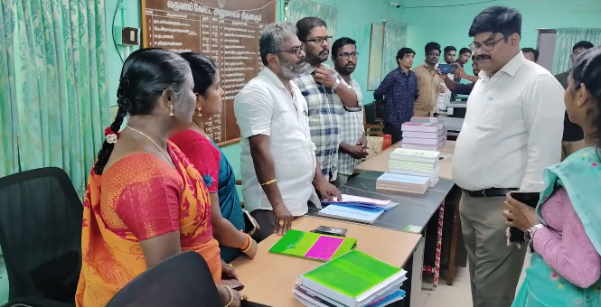 திருவாரூர் வருவாய் கோட்டாட்சியர் அலுவலகத்தில் மோகனச்சந்திரன் திடீர் ஆய்வு