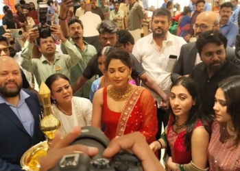 பீமா ஜுவல்லரி தேனி மதுரை சாலையில் பிரம்மாண்ட ஷோரூம் திறப்பு விழா நடந்தது இந்த நிகழ்ச்சி