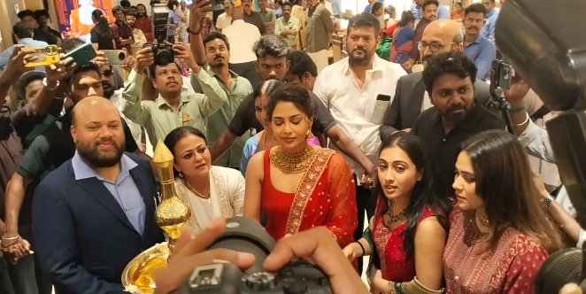 பீமா ஜுவல்லரி தேனி மதுரை சாலையில் பிரம்மாண்ட ஷோரூம் திறப்பு விழா நடந்தது இந்த நிகழ்ச்சி