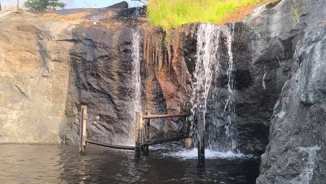 கும்பக்கரை அருவியில் சுற்றுலாப்பயணிகள் குளிக்கவும் அருவிக்கு செல்லவும் வனத்துறை தடை விதிப்பு