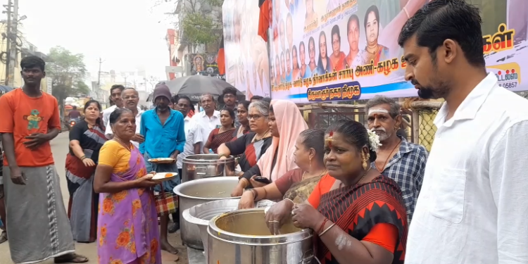 தமிழக முதல்வரின் 73-வது பிறந்தநாளை முன்னிட்டு திருவாரூர் 500 பிள்ளையார் கோவில் முன்பு DMK அன்னதானம்
