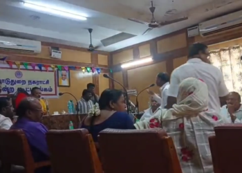 மயிலாடுதுறை நகராட்சி நகர்மன்றத்தில் மாதாந்திரகூட்டத்தில் கேள்வி எழுப்பிய கவுன்சிலரிடம் கடும்வாக்குவாதம்