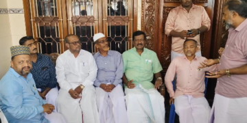 பள்ளிவாசல் தெருவில் பல மாதங்களாக குப்பையை அள்ளாத காரணத்தால் ரம்ஜான் தினத்தன்று ஆர்ப்பாட்டம்