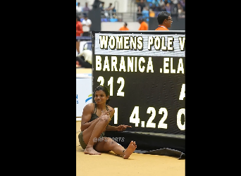 தேசிய அளவில் போல்வால்ட் போட்டியில் 4.22 மீட்டர் தாண்டி மாணவி புதிய சாதனை படைத்து அசத்தல்