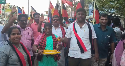 விழுப்புரம் விழுப்புரம் சட்டமன்றத் தொகுதி DMK வேட்பாளராக Dr. லட்சுமணன் தொண்டர்கள் கொண்டாட்டம்