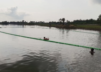 சீர்காழி அருகே சோகம்: சவுடு மண் குவாரியில் குளித்த துபாய் வாலிபர் நீரில் மூழ்கி உயிரிழப்பு