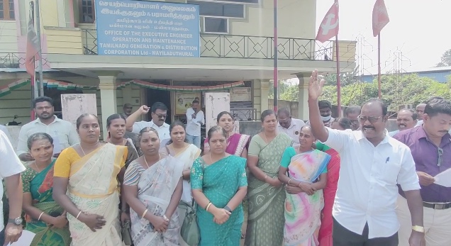 மின்வாரிய ஊழியர்களுக்கு ஊதிய உயர்வு வழங்கிட கோரிக்கைகளை வலியுறுத்தி கவன ஈர்ப்பு ஆர்ப்பாட்டம்