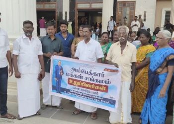 சீர்காழி பன்னீர்செல்வம் தெருவில் மக்களுக்கு அடிப்படை வசதிகள் செய்து தரக்கோரி பஞ்சமி நிலத்தில் இலவச வீட்டுமனை பட்டா வழங்க வலியுறுத்தி மனு