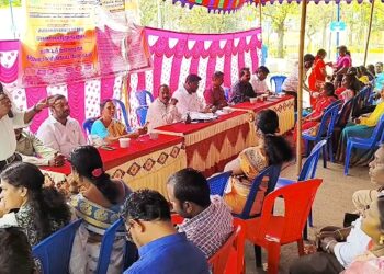 வருவாய்த்துறையினர் 7-வது நாளாக காத்திருப்பு போராட்டத்தில் ஈடுபட்டு வருவதால் வருவாய்த்துறை சார்ந்த பணிகள் ஆலோசித்து நடவடிக்கை