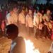 விழுப்புரம் காமராஜர் வீதியில், ராஜஸ்தான் சமூக பொதுமக்கள் ஹோலிகா தகனை தீ மூட்டி கொண்டாடினர்