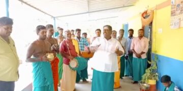 விக்கிரவாண்டி அருள்மிகு ஸ்ரீதென்திருகாளத்தீஸ்வரர் ஆலயத்தில் ஏழுசெம்பொன் கிராமத்தைச்சேர்ந்த சிவபக்தகள் பாதயாத்திரை