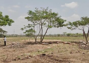 அகரகீரங்குடி ஊராட்சியில் பொதுமக்களுக்கு இடையூறாக இருக்கும் மரவாடியை அகற்றாததை கண்டித்து தேர்தல் புறக்கணிப்பு