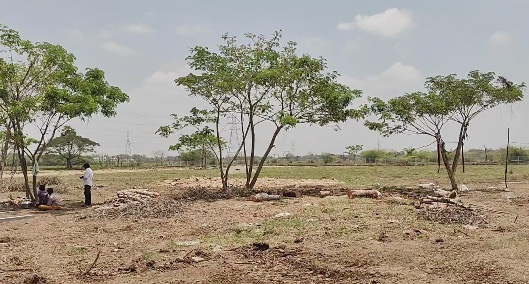 அகரகீரங்குடி ஊராட்சியில் பொதுமக்களுக்கு இடையூறாக இருக்கும் மரவாடியை அகற்றாததை கண்டித்து தேர்தல் புறக்கணிப்பு