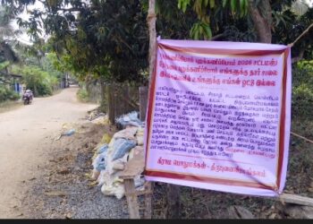 சீர்காழி கிராமத்திற்கு தார் சாலை அமைக்கப்படாதவை கண்டித்து தேர்தலை புறக்கணிப்பு