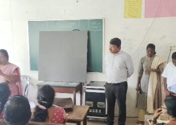 மயிலாடுதுறை மாவட்டத்தில் தேர்தல் வாக்குப்பதிவு அலுவலர்களுக்கான பயிற்சி வகுப்புஆட்சியர் H.S.ஸ்ரீகாந்த் ஆய்வு