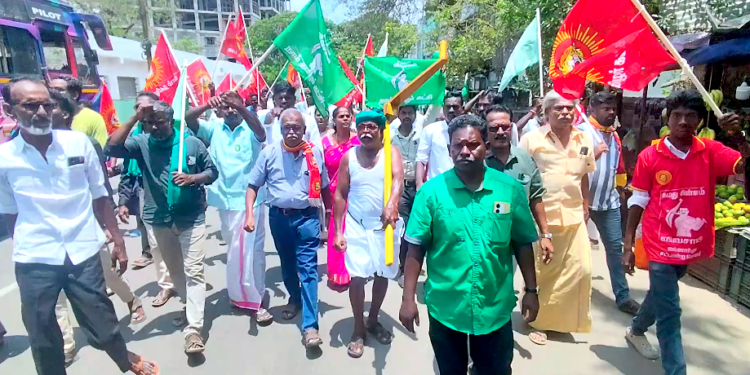 மன்னார்குடி சட்டமன்ற தொகுதியில் போட்டியிடும் நாம் தமிழர் கட்சி வேட்பாளர் தேர்தல் அலுவலரிடம் வேட்பு மனு தாக்கல்