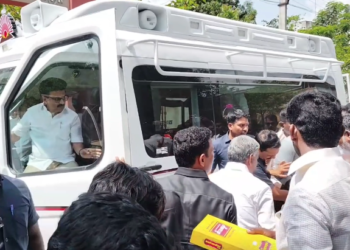 திருவாரூர் காட்டூர் பகுதியில் கலைஞரின் தாயார் அஞ்சுகம் அம்மையார் நினைவிடத்தில் தமிழக முதல்வர் M.K.ஸ்டாலின் மரியாதை