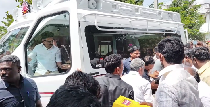 திருவாரூர் காட்டூர் பகுதியில் கலைஞரின் தாயார் அஞ்சுகம் அம்மையார் நினைவிடத்தில் தமிழக முதல்வர் M.K.ஸ்டாலின் மரியாதை