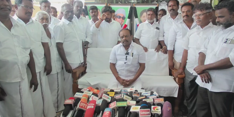 ADMK-வில் உழைத்தவர்களுக்கு அங்கீகாரம் இல்லை என்று மயிலாடுதுறையில் ADMK முன்னாள் மாவட்ட செயலாளர் அதிருப்தி