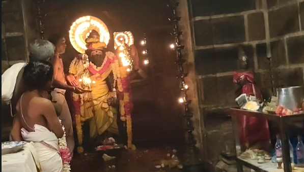 திருவிடைக்கழி சுப்பிரமணியசாமி கோவிலில் பங்குனி உத்திரத்தை முன்னிட்டு மூலவருக்கு சிறப்பு அபிஷேகம்
