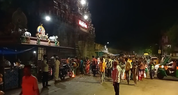 சீர்காழி சட்டை நாதர் சுவாமி கோயிலில் பங்குனிமாத  பௌர்ணமி கிரிவலம்  சிவாய நம ஓம் என வழிபாடு