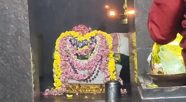 64 சித்தர்கள் ஒரே நேரத்தில் ஜீவசமாதி அடைந்த ஸ்ரீ காழி சிற்றம்பல நாடிகள் ஆலயத்தில் சிறப்பு அபிஷேகம்