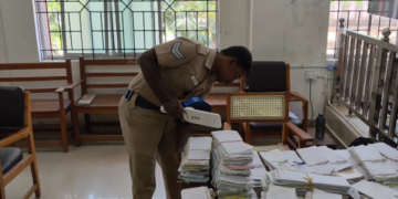 மயிலாடுதுறை ஒருங்கிணைந்த நீதிமன்றத்திற்கு வெடிகுண்டு மிரட்டல் மெட்டல் டிடெக்டர் மூலம் சோதனை