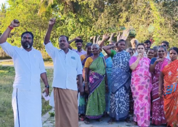 சீர்காழி 5 தலைமுறையாக வாழ்ந்துவரும் வள்ளுவதெருவிற்கு சாலை அமைத்து தராததை கண்டித்து தேர்தல்புறக்கணிப்பு