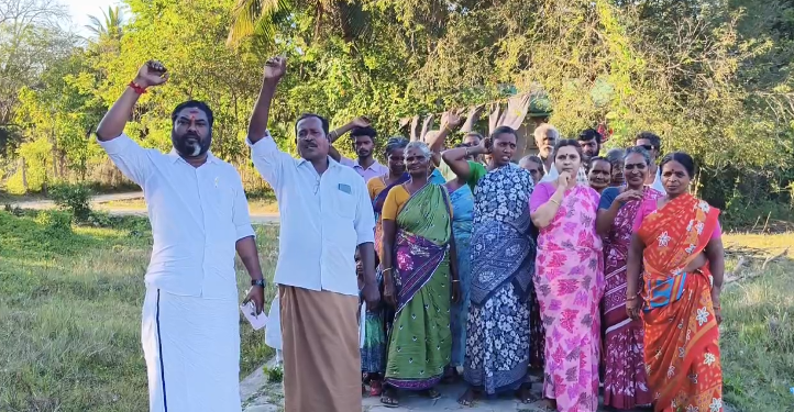 சீர்காழி 5 தலைமுறையாக வாழ்ந்துவரும் வள்ளுவதெருவிற்கு சாலை அமைத்து தராததை கண்டித்து தேர்தல்புறக்கணிப்பு