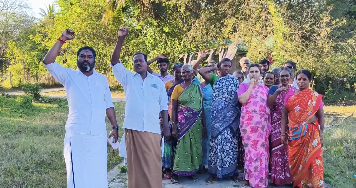 சீர்காழி 5 தலைமுறையாக வாழ்ந்துவரும் வள்ளுவதெருவிற்கு சாலை அமைத்து தராததை கண்டித்து தேர்தல்புறக்கணிப்பு