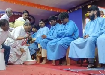 வேளாங்கண்ணி மாதா போராலயத்தில் நடைபெற்ற பெரிய வியாழன் இறைவழிபாட்டில் திருப்பலி நிறைவேற்றம்