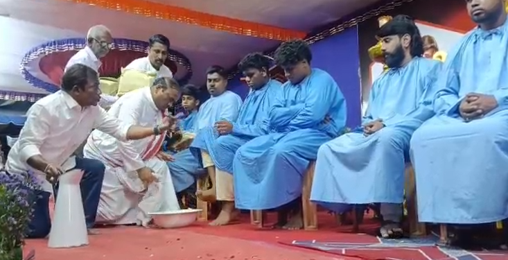 வேளாங்கண்ணி மாதா போராலயத்தில் நடைபெற்ற பெரிய வியாழன் இறைவழிபாட்டில் திருப்பலி நிறைவேற்றம்