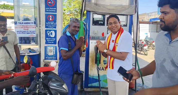 திருத்தணியில் TVK வேட்பாளர் சத்தியகுமார் தனி ஒருவராக சாலையில் நின்று கொண்டு வாக்கு சேகரிப்பில் பரிதாபம்