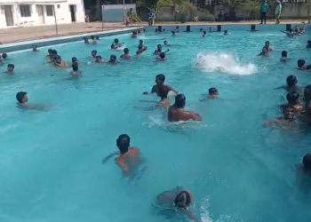 பயிற்சி பெறும் மாணவர்களால் நிரம்பிய அரசு நீச்சல் குளம் 1-ம் தேதி முதல் கோடைகால நீச்சல் பயிற்சி வகுப்பு